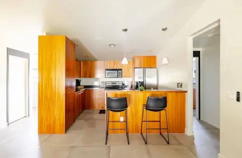 Riverside Condo | Sleek Monochrome Haven! 2BR 2 BA