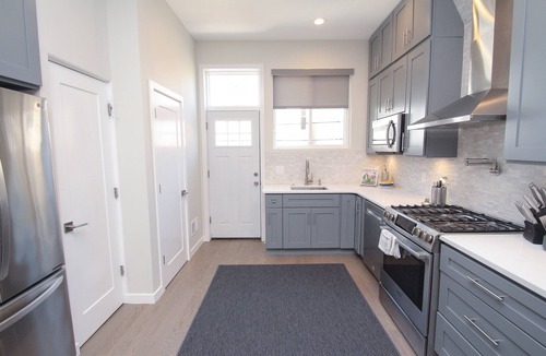 Newbold House | Sleek + Posh! 4 Bed/3.5 Baths! +RoofDeck! - Sleeps 12!