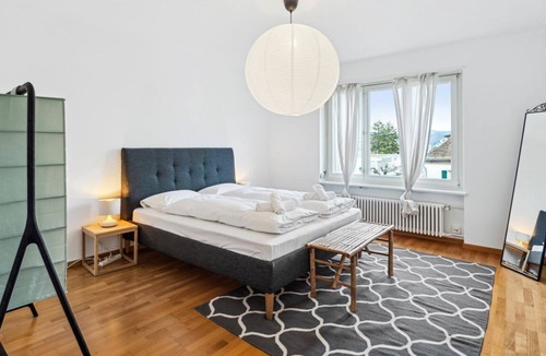 Horgen District Apartment | Sleek Rüschlikon Retreat