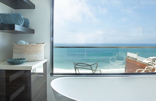 Olde Solana Beach House | Sleek Solana Oceanfront