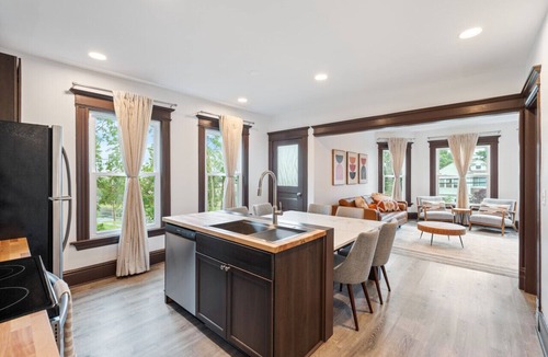 Westside Apartment | Sleek Space: Open & Airy, Close to Key Spots