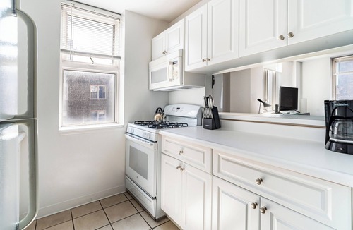 Central Park South Apartment | Sleek Studio Apartment on Upper East Side