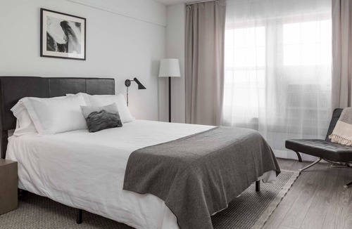 Central West End Apartment | Sleek Studio w/ Scenic Rooftop Deck