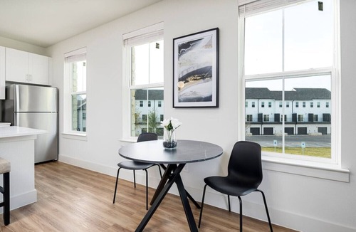 Pflugerville Apartment | Sleek & Stylish Apartment in Prime Location