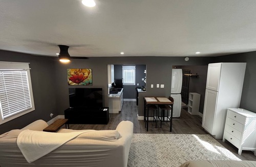 Scottsbluff House | Sleek Tiny Urban Retreat