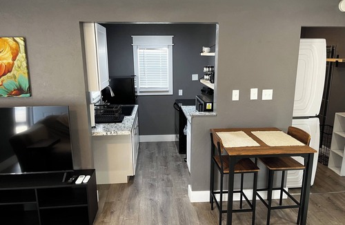 Scottsbluff House | Sleek Tiny Urban Retreat
