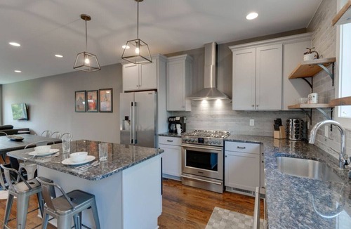 Eighth Avenue House | Sleek Townhome near Broadway!