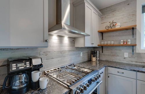 Eighth Avenue House | Sleek Townhome near Broadway!