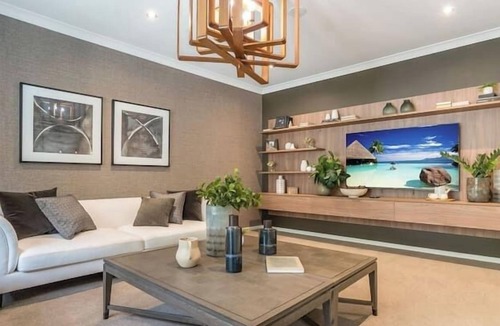 Bridgeman Downs House | Sleek Tropical Oasis - Bridgeman Downs