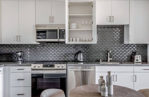 University Heights Apartment | Sleek University Heights 1BR w/Spa & Pool, nr Shops, by Blueground