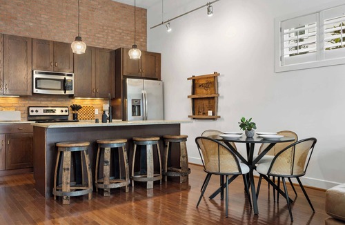 East Market District Apartment | Sleek urban condo near Kentucky Bourbon Trail