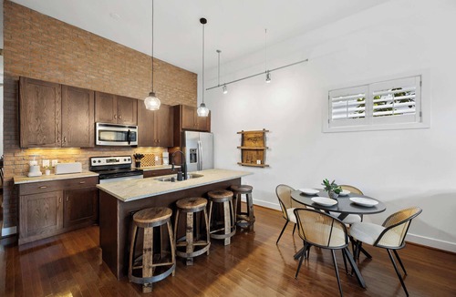 East Market District Apartment | Sleek urban condo near Kentucky Bourbon Trail