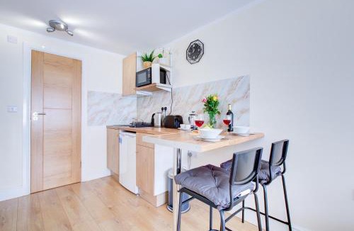 Ponders End Apartment | Sleep-2 Studio-Free Parking Pet-Tottenham Stadium