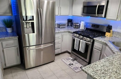 Sunrise Manor House | Sleep 24 Luxury Villa FREE Heated Pool & Game Roomn