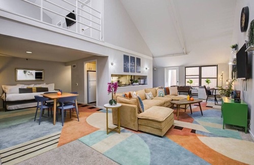 The Loop Apartment | Sleep 25 - Huge Downtown Vintage Lofts