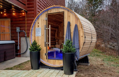 Bethel Ski Chalet | Sleep 29★Pano Views★Hot Tubs★Saunas★Game Rooms★DogsOK