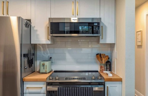 Daphne Condo | Sleep 4 | King Bed | Golf Course