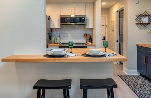 Daphne Condo | Sleep 4 | King Bed | Golf Course