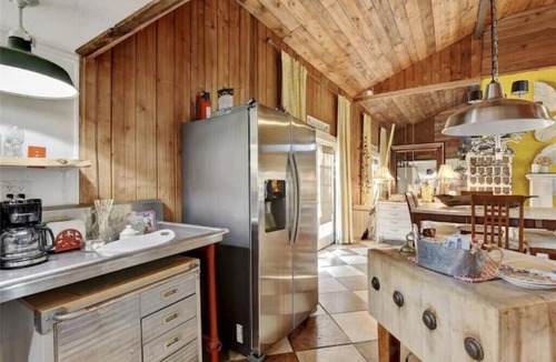 Gordonville House | Sleep 7 near Texoma. King Bed! Small dog friendly!n