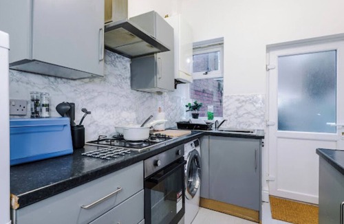 Manchester House | Sleep 7, Pool Table/TTennis, Free Parking, 3BR