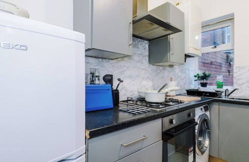 Manchester House | Sleep 7, Pool Table/TTennis, Free Parking, 3BR