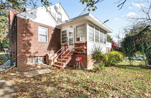 Takoma Park House | Sleep 8, 2 connected Rooms in large home near DC