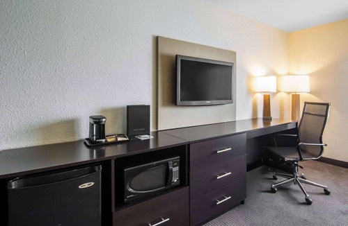 Emerald Park Hotel | Sleep Inn Regina East