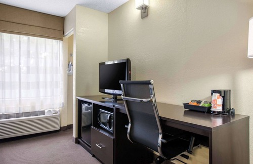 Bayou Oaks Hotel | Sleep Inn Sarasota North