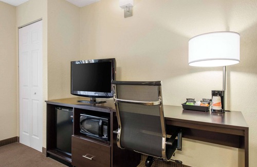 Bayou Oaks Hotel | Sleep Inn Sarasota North