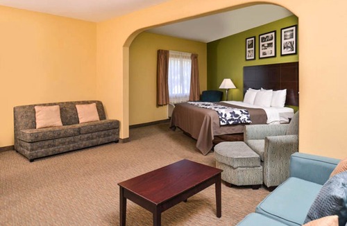 Greater Heights Hotel | Sleep Inn & Suites Downtown Houston Near Convention Center