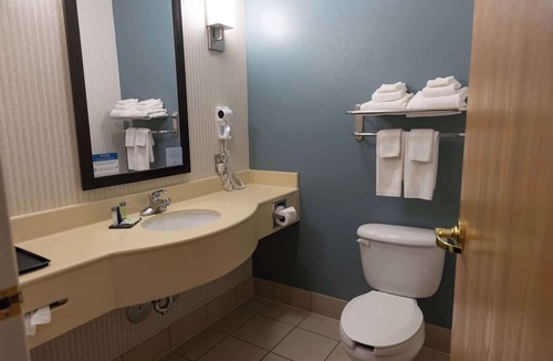 Evansville Hotel | Sleep Inn & Suites Evansville - Casper