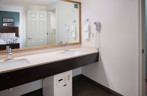 Gypsum Hotel | Sleep Inn & Suites Port Clinton