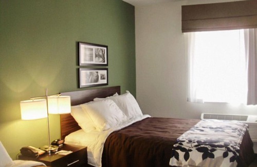 East Syracuse Hotel | Sleep Inn & Suites Syracuse Airport