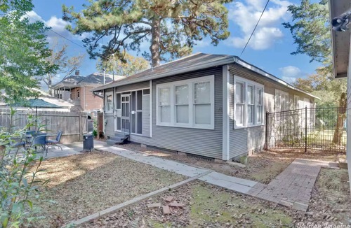 Highland Historic District Apartment | Sleep Well At Creswell Duplex