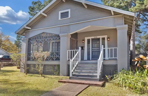 Highland Historic District Apartment | Sleep Well At Creswell Duplex
