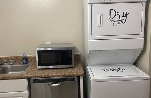 Brent Apartment | sleep6~22 min 2 Beach~Self check in~BBQ~WiFi