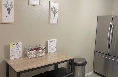 Brent Apartment | sleep6~22 min 2 Beach~Self check in~BBQ~WiFi