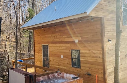 Guild Cabin | sleepin bear · NO SUNDAY CHECK INS TREEHOUSE CABIN , hot tub,