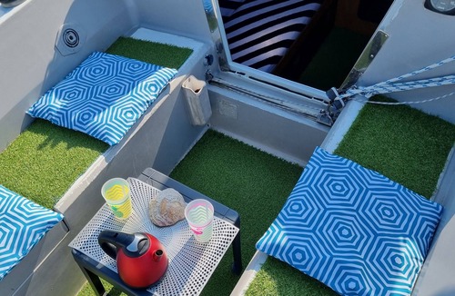 Le Port Boat Rental | SLEEPING ON THE WATER