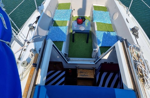 Le Port Boat Rental | SLEEPING ON THE WATER