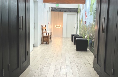 Laurel Park Apartment | Sleeping Studio, Secure & Cute Downtown between Siesta & Lido Beaches