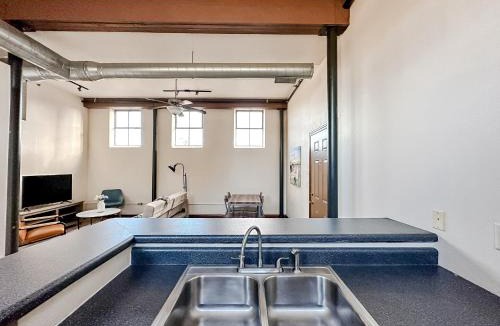 Springfield Apartment | Sleepover 2BD 1BA Condos Downtown Springfield