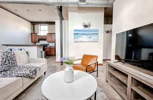 Springfield Apartment | Sleepover 2BD 1BA Condos Downtown Springfield