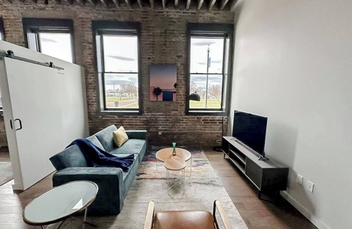 Newton Apartment | Sleepover | Airy 2BD/1BA Loft - Newton