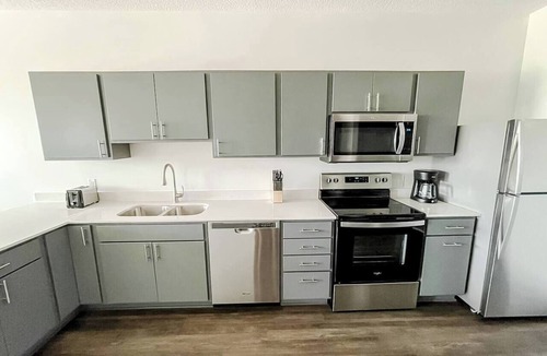 West Des Moines Apartment | Sleepover | Alluring 1BD/1BA - Des Moines