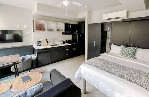 Downtown Springfield Apartment | Sleepover: Amazing Studio - Downtown Springfield
