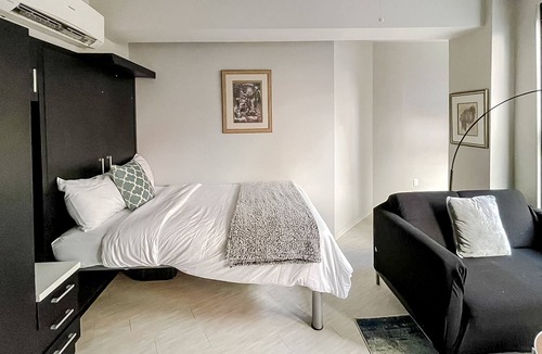 Downtown Springfield Apartment | Sleepover: Amazing Studio - Downtown Springfield