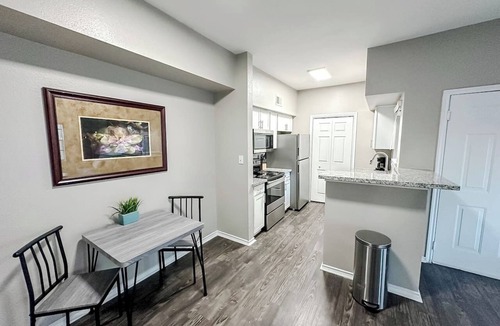 South Side Apartment | Sleepover | Attractive 1BD/1BA+ Gym Corpus Christi
