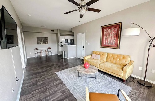 South Side Apartment | Sleepover | Beautiful 1BD/1BA+ Gym- Corpus Christi