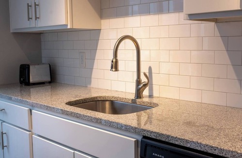 Des Moines Apartment | Sleepover | Charming 1BD/1BA - Downtown Des Moines